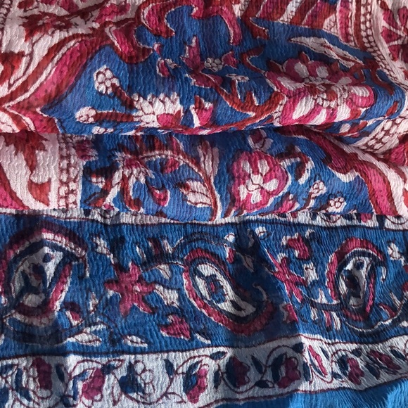 MILA Trends International Lightweight Breezy Shawl - Picture 11 of 14